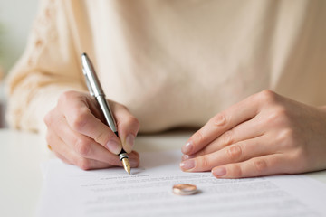 woman signing divorce papers